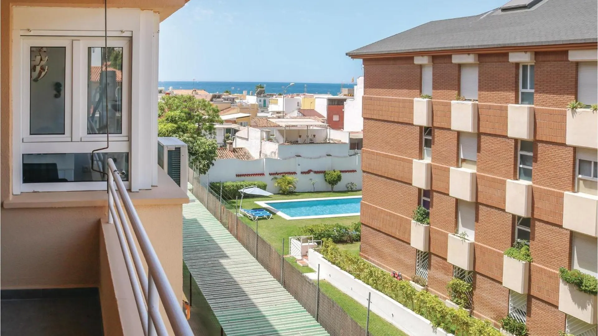 4 Bedroom Stunning Apartment In Malaga