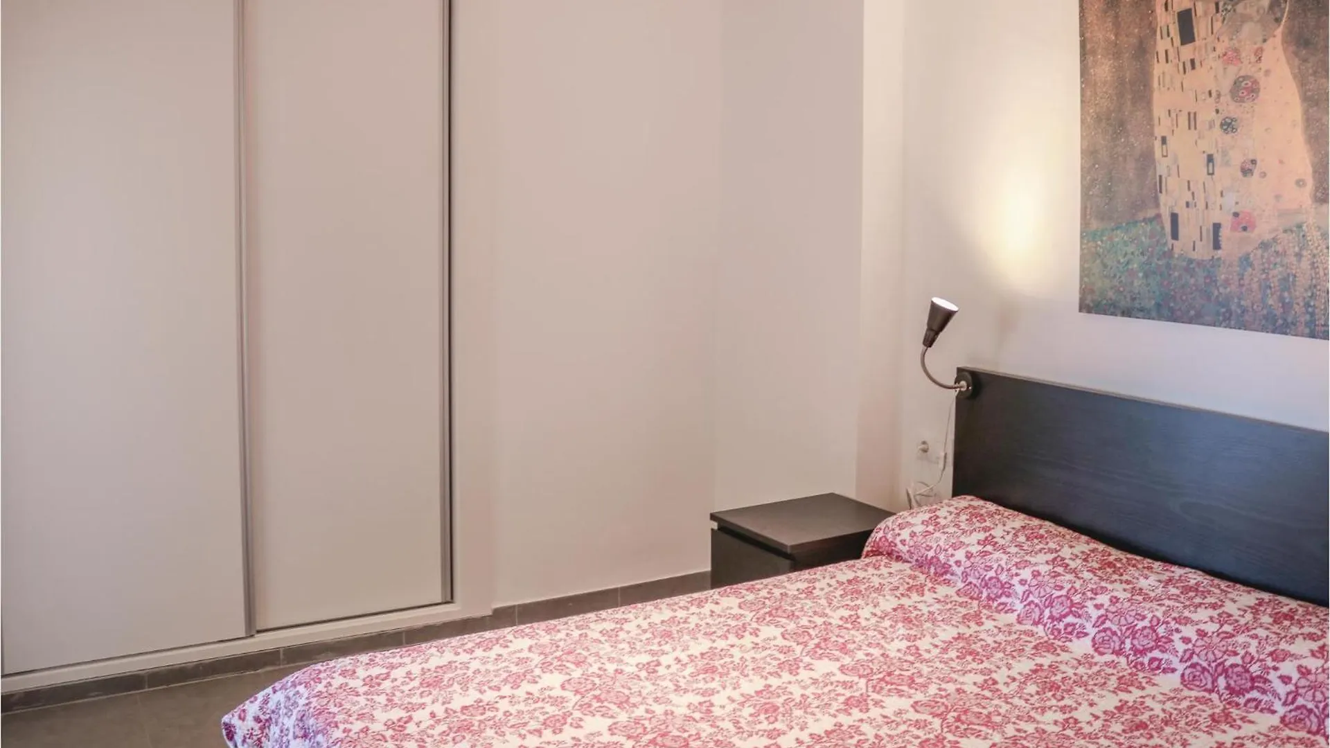 4 Bedroom Stunning Apartment In Malaga